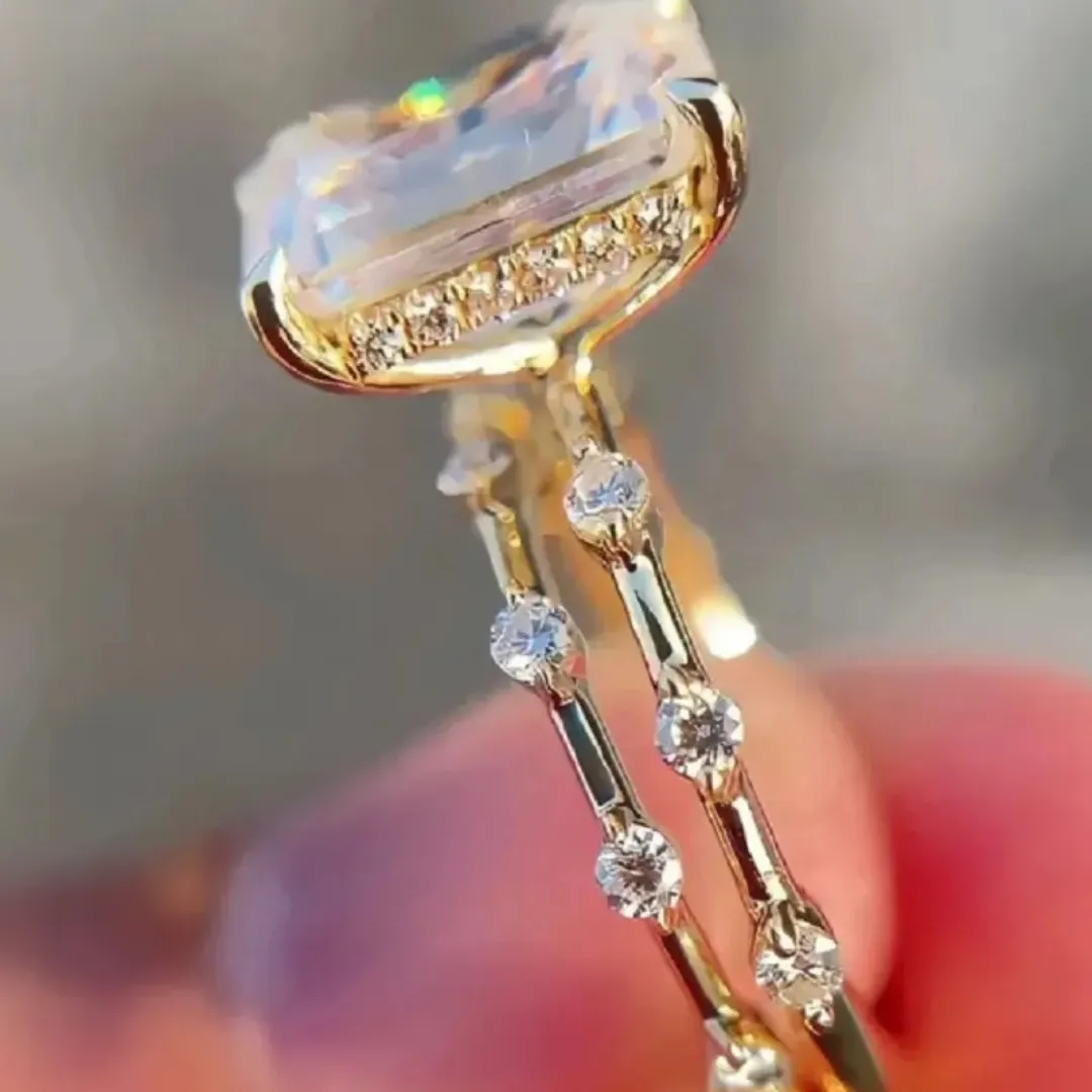 /public/photos/live/Emerald Cut Moissanite Windlass Engagement Ring Set 534 (1).webp